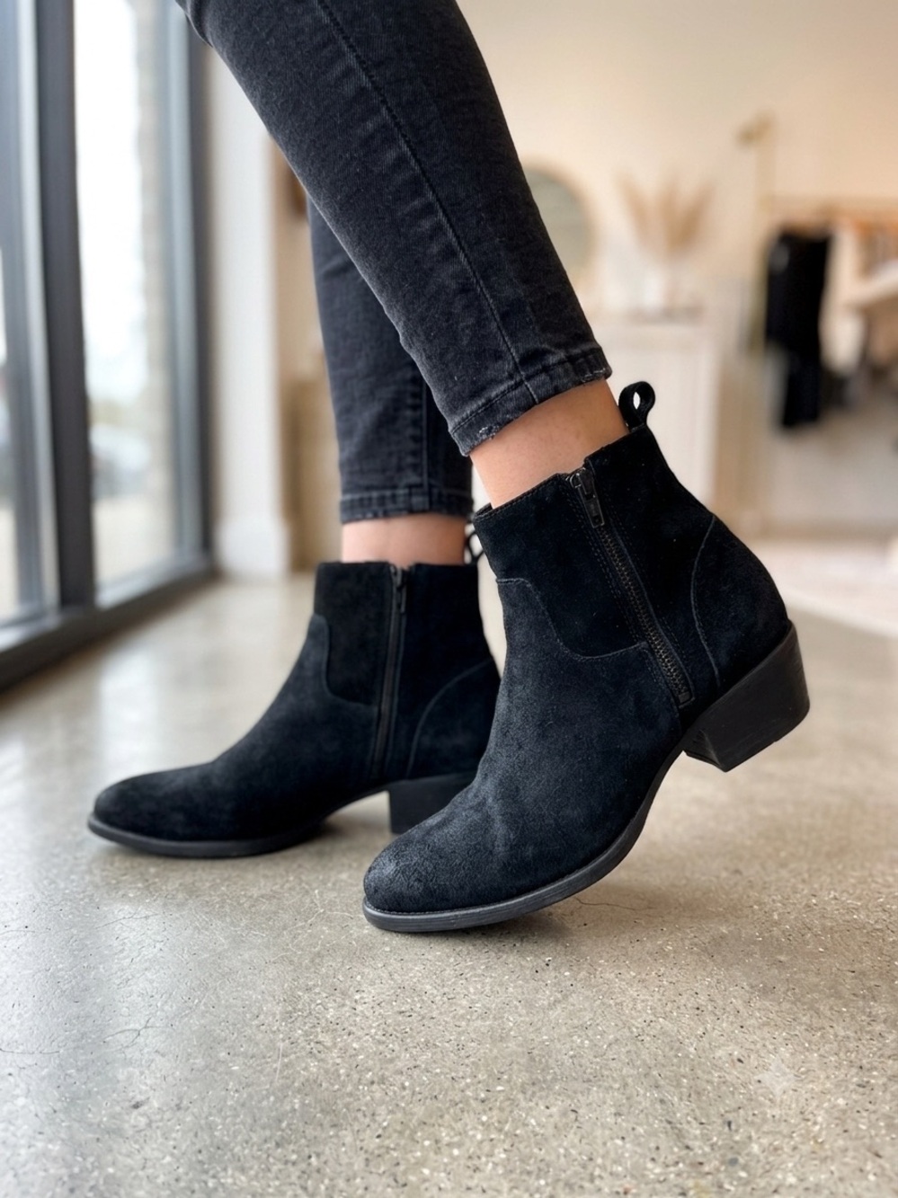 NWOB Matisse Bullseye 🎯 Black Suede Side-Zip Ankle Booties size 8